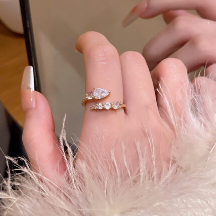Niche High-grade Zircon Snake Ring